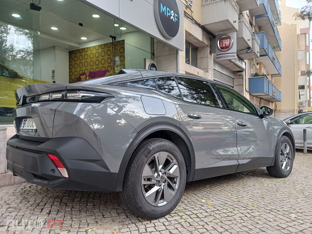 Peugeot 408 1.2 Hybrid Allure e-DCS6