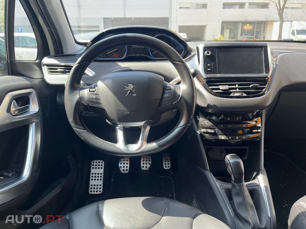 Peugeot 208  1.2 e-THP Féline