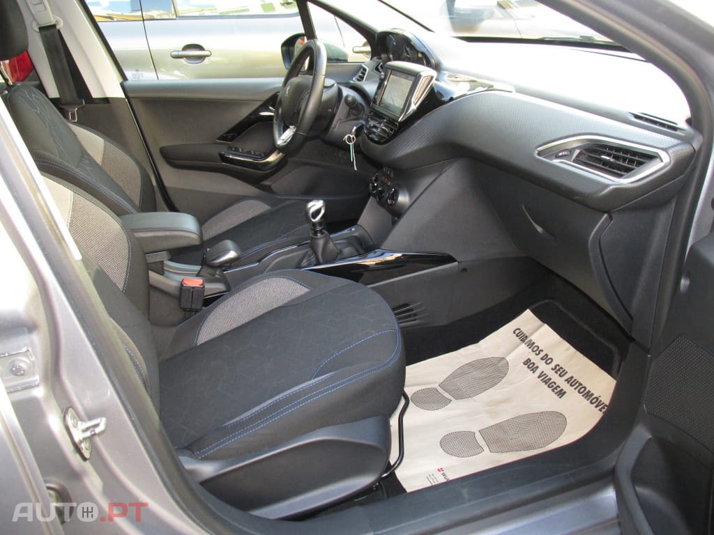 Peugeot 2008 1.2 PureTech Signature