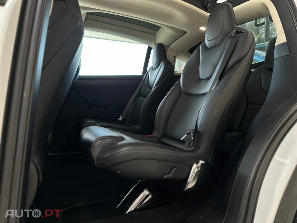 Tesla Model X Outro
