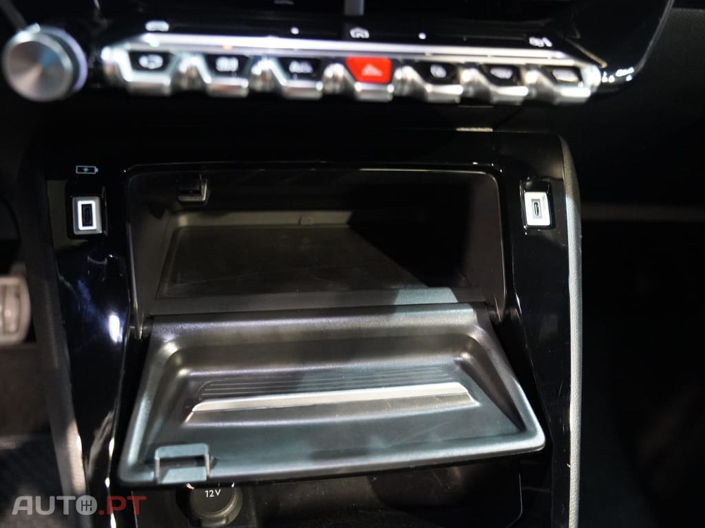 Peugeot 2008 1.2 Hybrid Allure e-DCS6