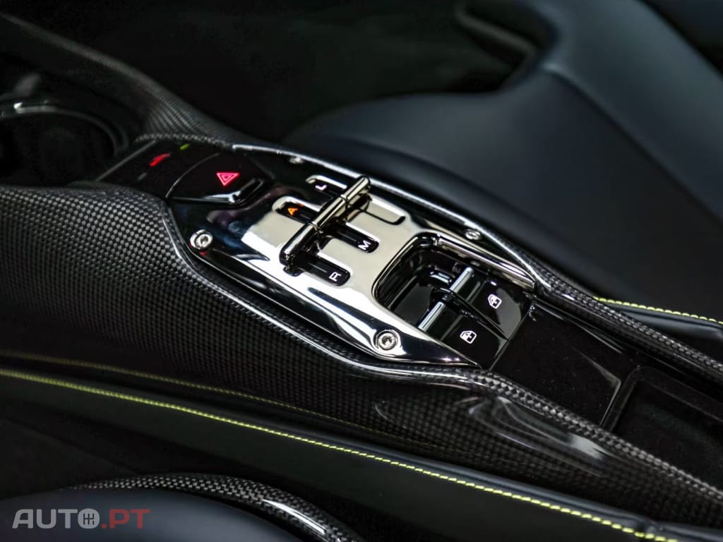 Ferrari SF90 Stradale I.V.A DEDUTIVEL