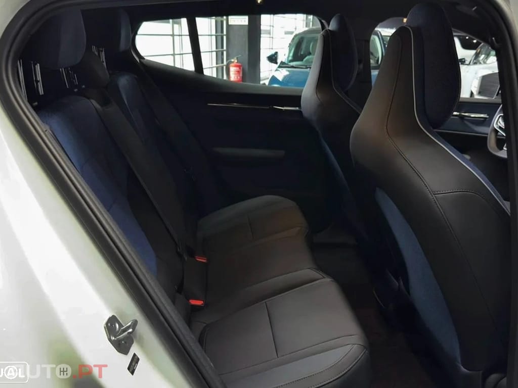 Volvo EX30 Single Motor Extended Range RWD Core