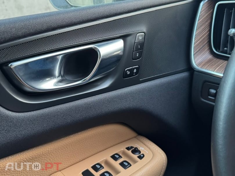 Volvo XC60 2.0 T8 PHEV Momentum Plus AWD