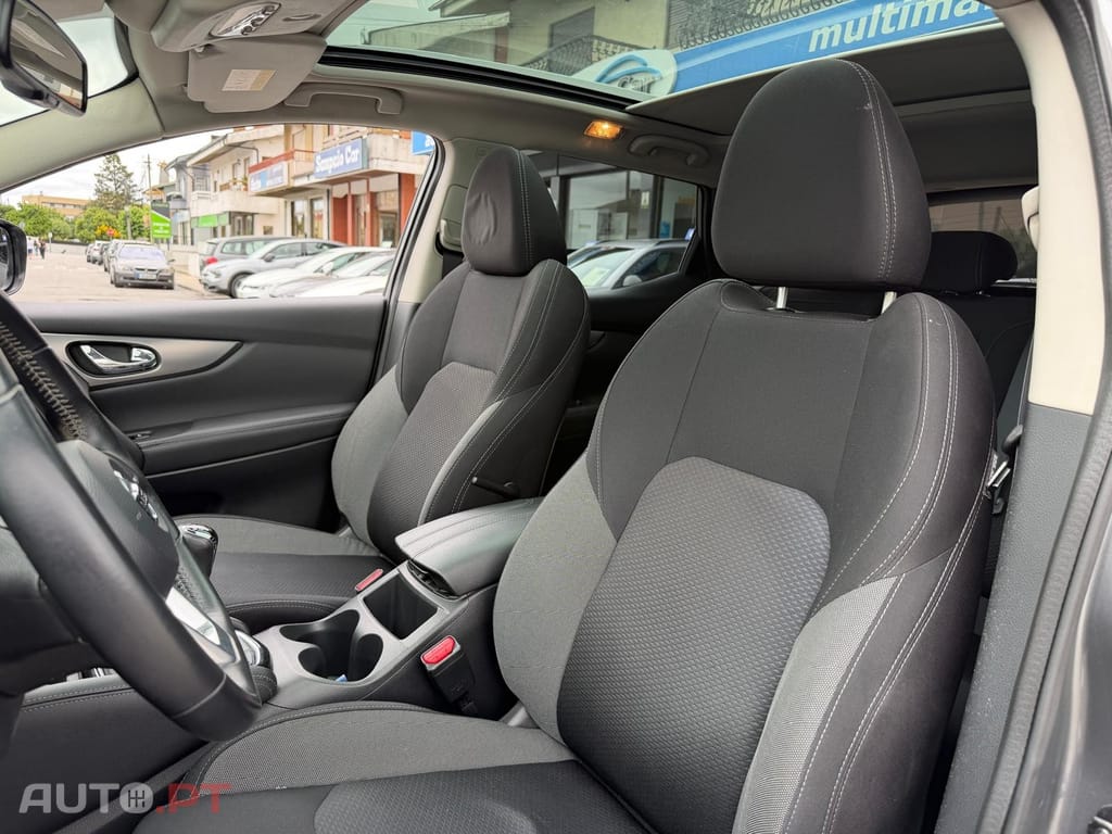 Nissan Qashqai 1.5 dCi N-Connecta J18
