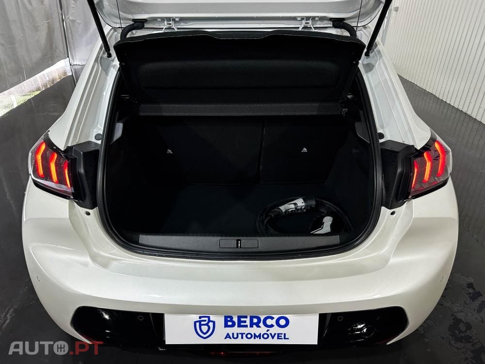 Peugeot E-208 50 kWh GT Pack