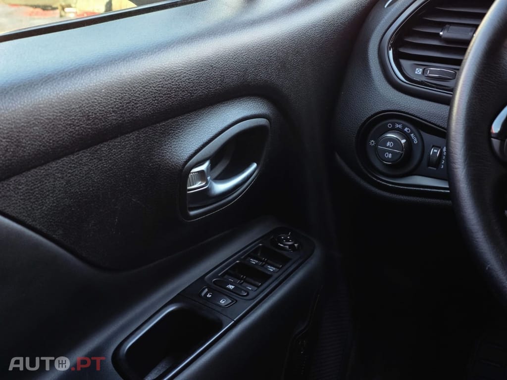 Jeep Renegade 1.6 MJD Night Eagle