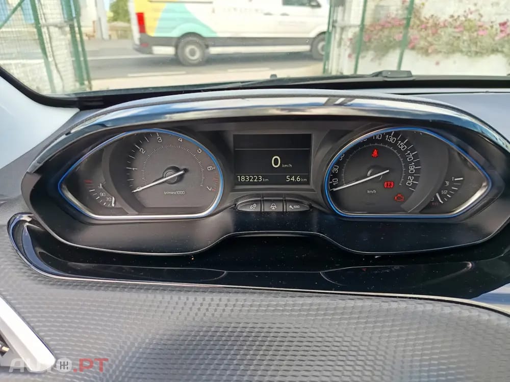 Peugeot 2008 1.2 VTi Active