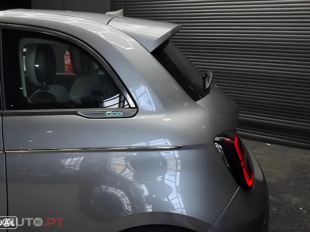 Fiat 500e La Prima