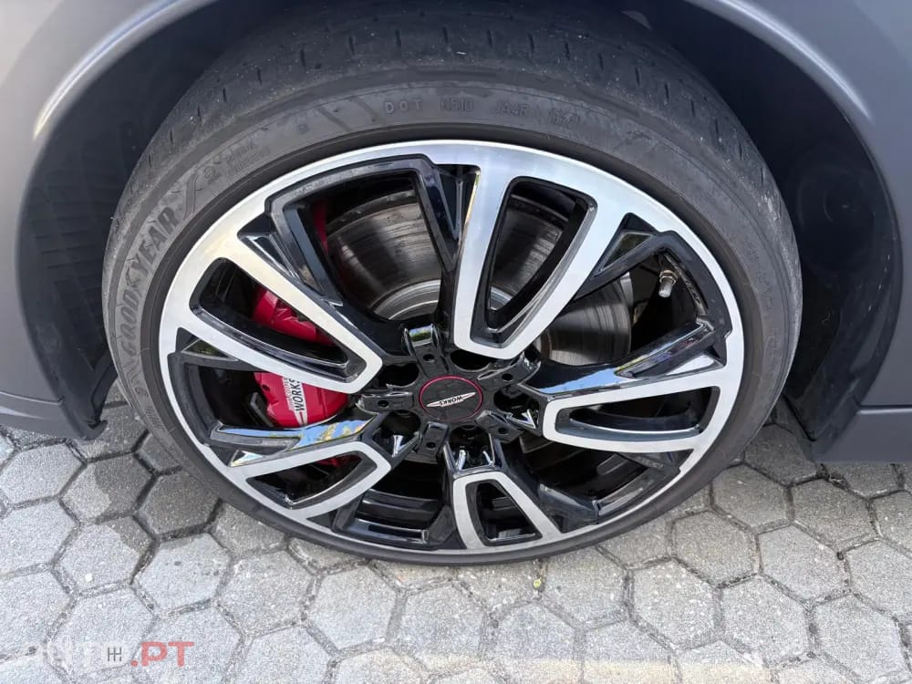 MINI Cooper John Cooper Works Auto Desportiva