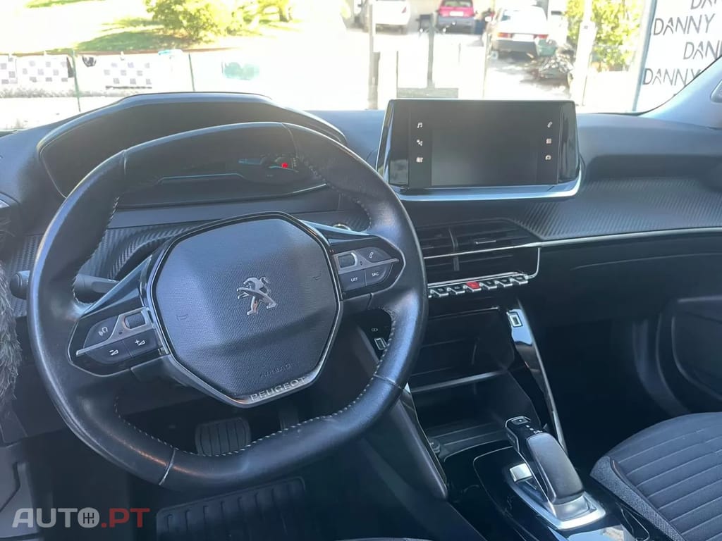 Peugeot E-2008 50 kWh Allure