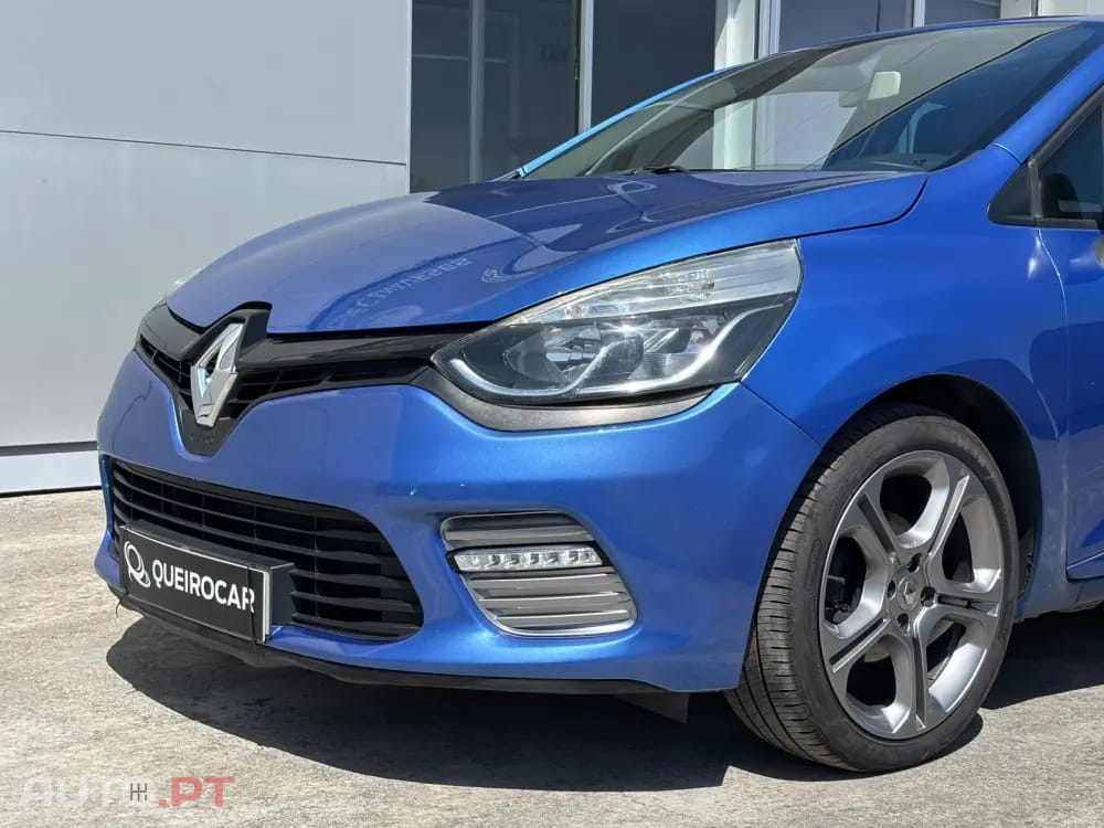 Renault Clio Outro