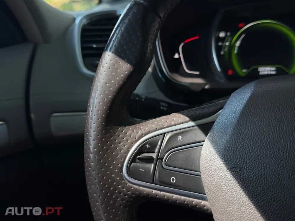 Renault Espace 1.6 dCi Initiale Paris EDC
