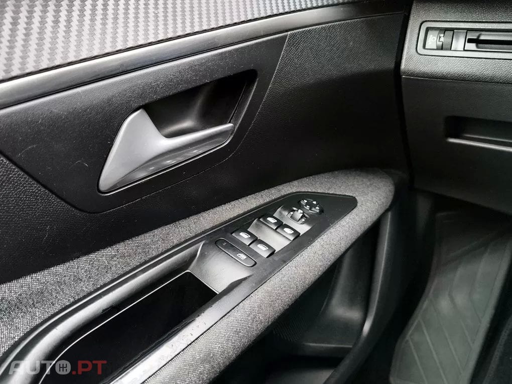 Peugeot 3008 1.5 BlueHDi Allure EAT8