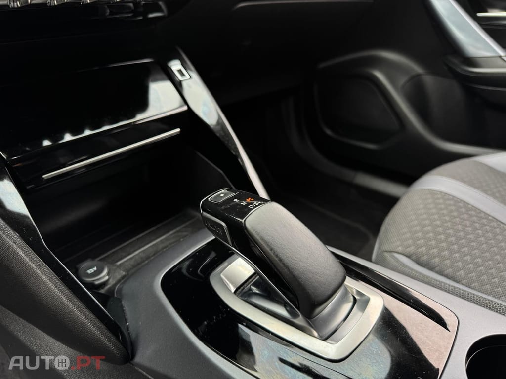 Peugeot E-2008 50 kWh Allure