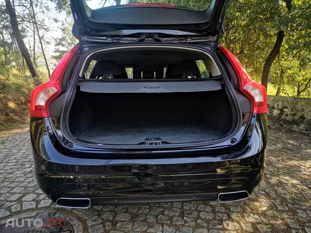 Volvo V60 2.0 D4 Momentum Eco Geartronic
