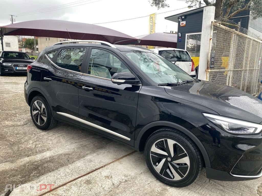 MG ZS EV 72.6 kWh Luxury OBC 11 kW