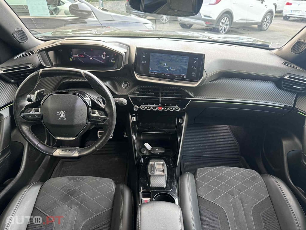 Peugeot 2008 1.2 PureTech GT EAT8