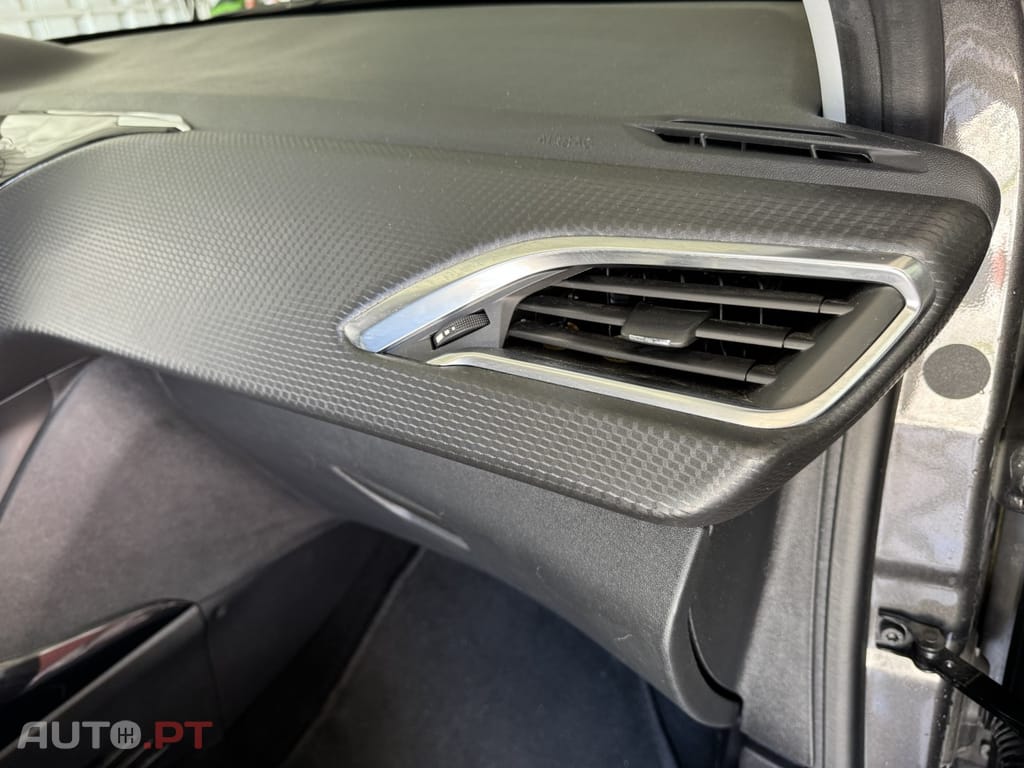 Peugeot 2008 1.2 PureTech Style — fotografia 20