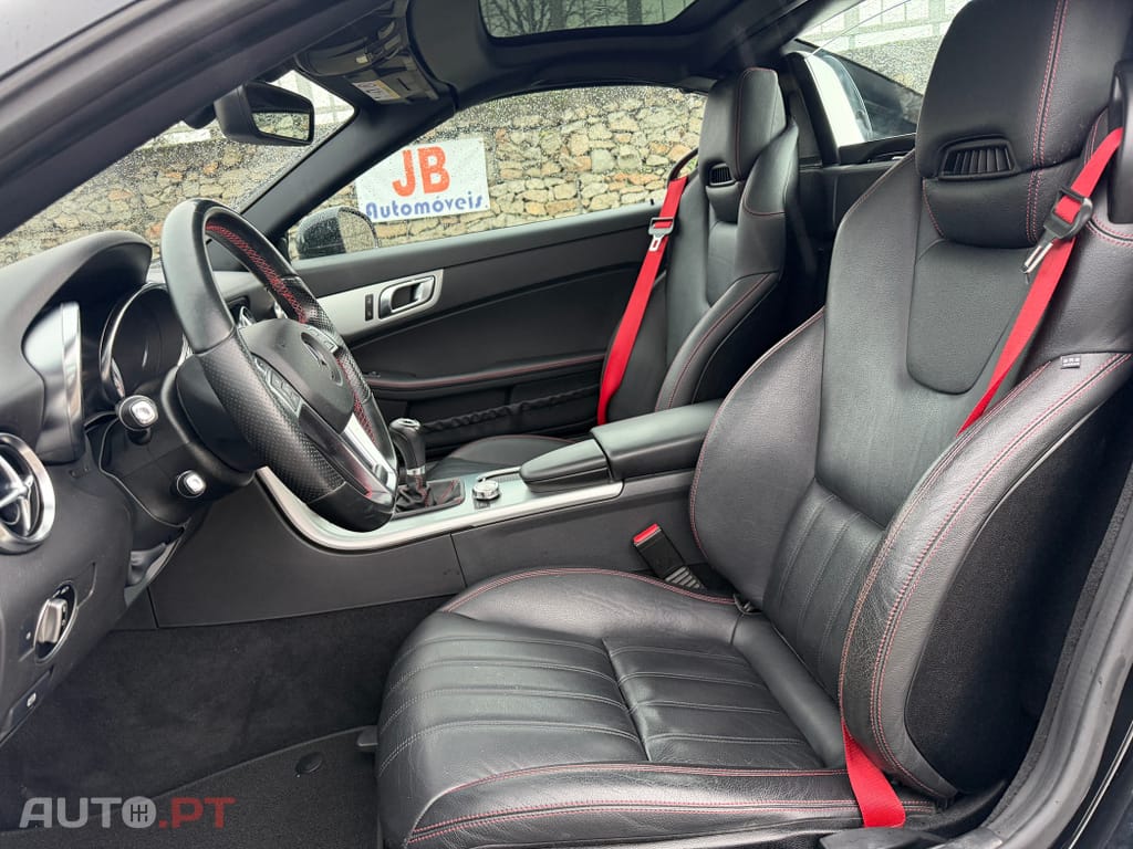 Mercedes-Benz SLK 200 Outro