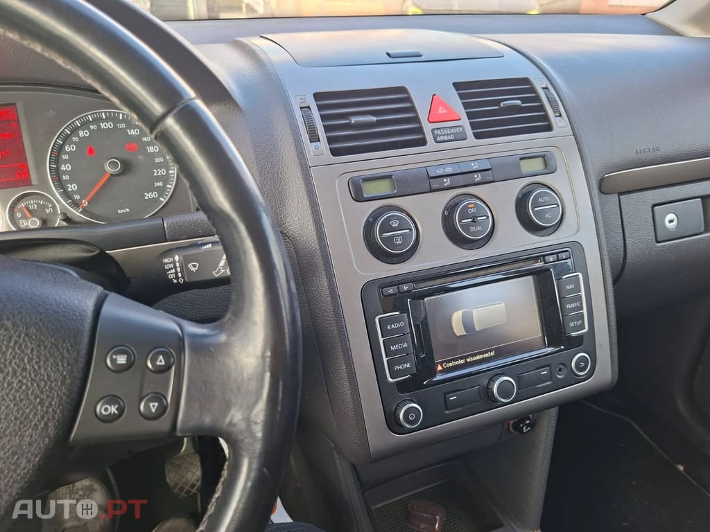 Volkswagen Touran 7 lugares Blue motion