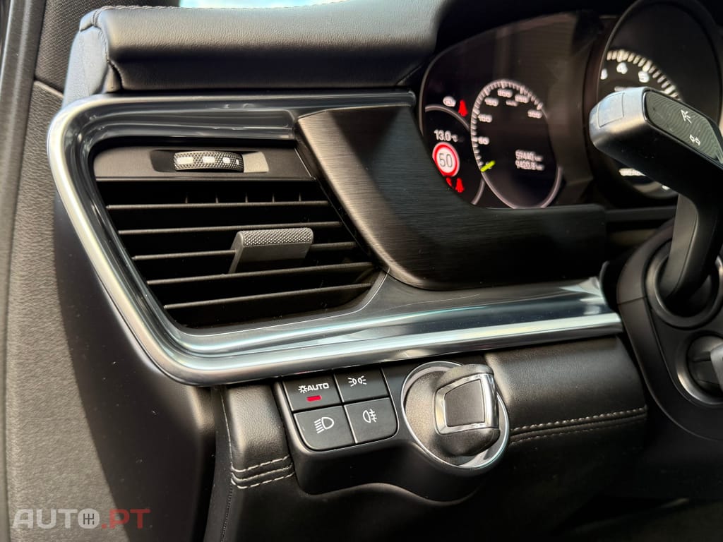 Porsche Panamera 4 E-Hybrid Platinum Edition