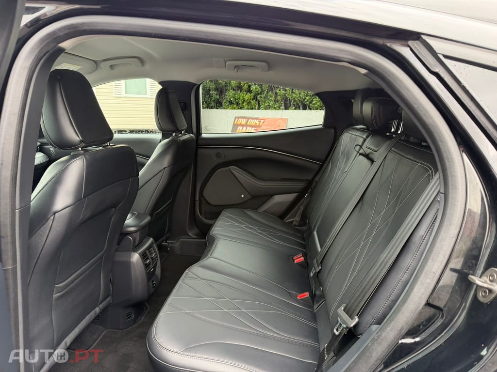 Ford Mustang Mach-E Standard