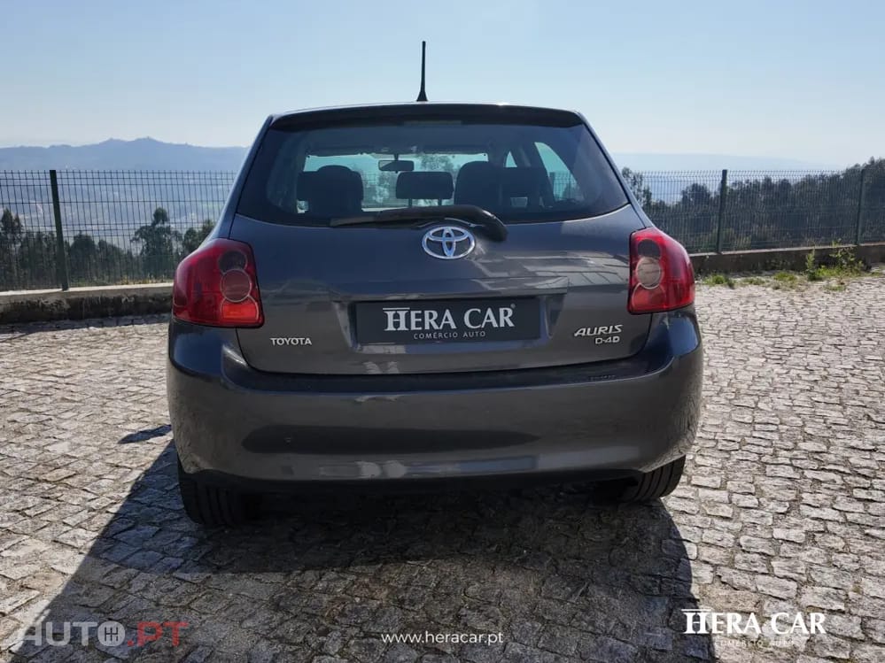 Toyota Auris Outro