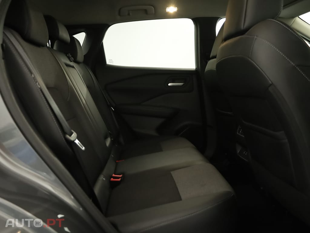Nissan Qashqai Qashqai 1.3 DIG-T N-Connecta LED Xtronic