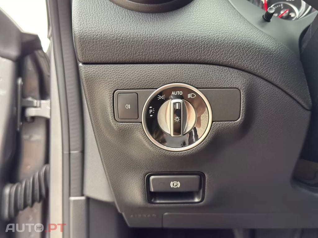 Mercedes-Benz CLA 200 d Shooting Brake AMG Line Aut. — fotografia 26