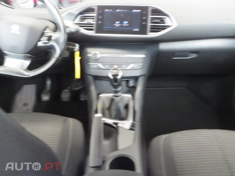 Peugeot 308 1.5 BlueHDi Business Line