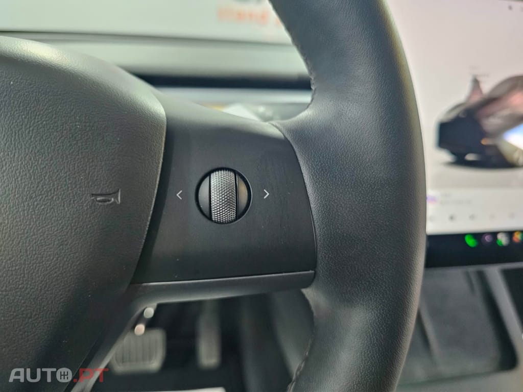 Tesla Model Y Standard Long Range RWD