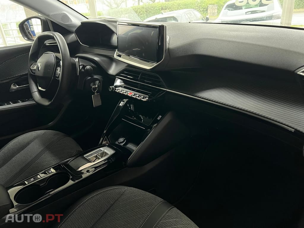 Peugeot 208 1.2 Hybrid Allure e-DCS6