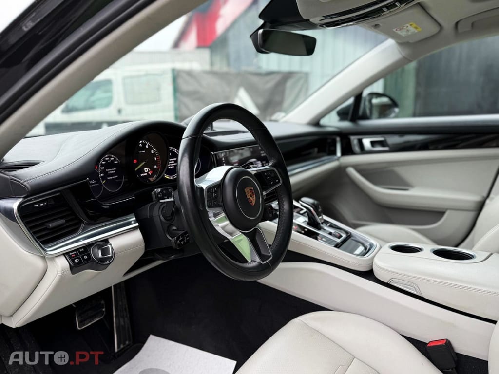 Porsche Panamera 4 E-Hybrid