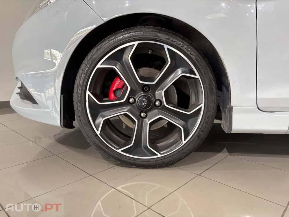 Ford Fiesta 1.6 EcoBoost ST200