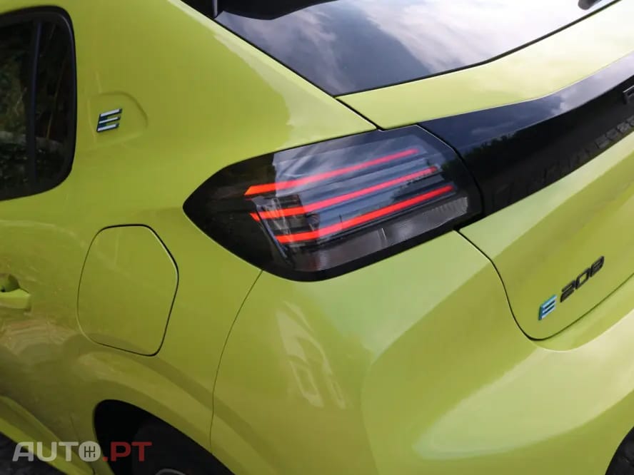 Peugeot E-208 50 kWh Style
