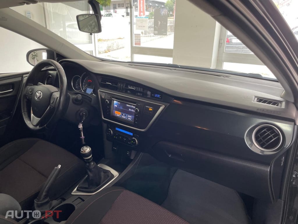 Toyota Auris 1.4 D-4D Exclusive+P.Sport