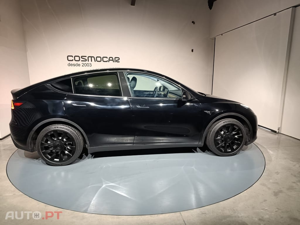 Tesla Model Y Standard RWD Plus — fotografia 7