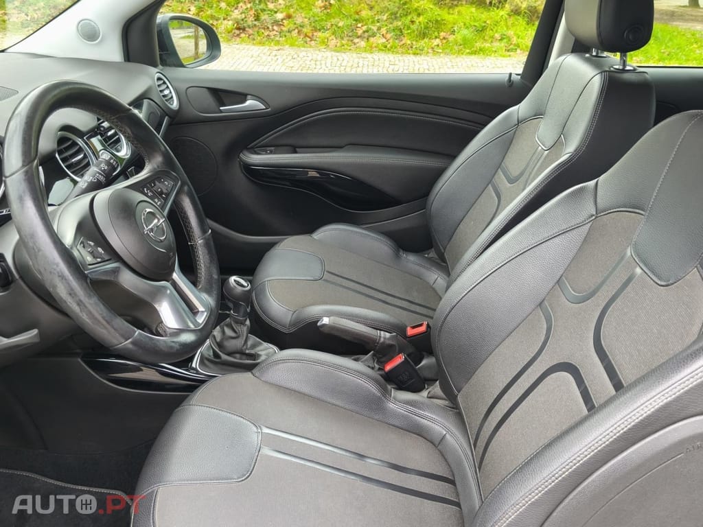 Opel Adam 1.0 T Black Jack