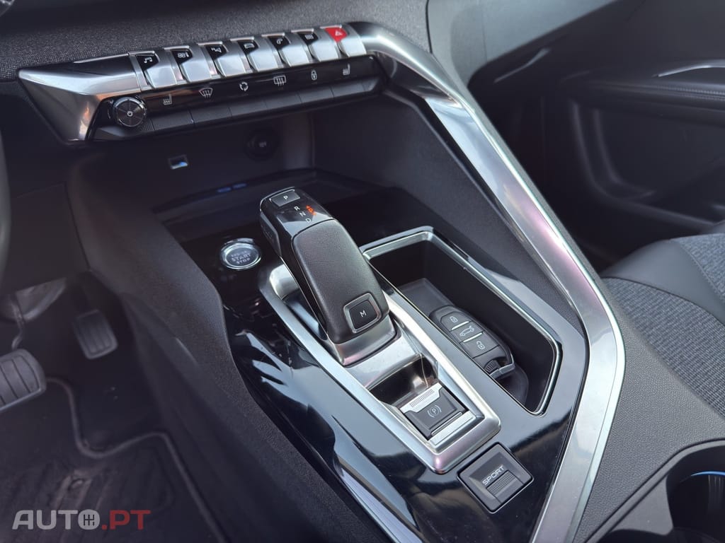 Peugeot 5008 1.2 PureTech Allure EAT8