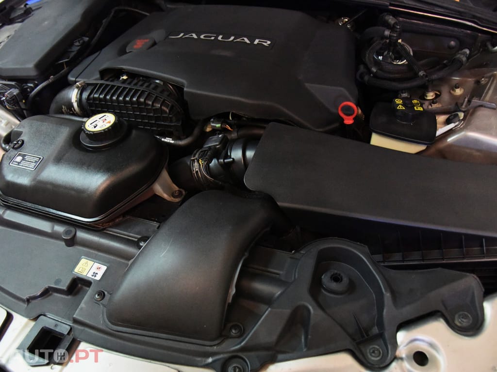 Jaguar XF 2.7 D V6 Luxury