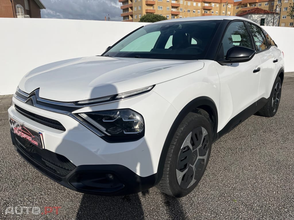 Citroen C4 PureTech 130 Stop&Start EAT8 SHINE