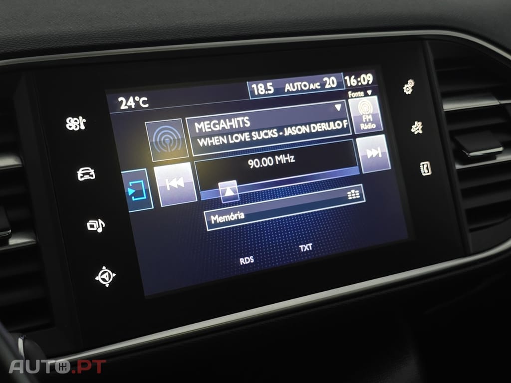 Peugeot 308 1.2 PureTech Allure Faróis Full LED