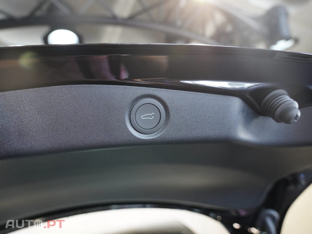 Tesla Model 3 Tração Traseira