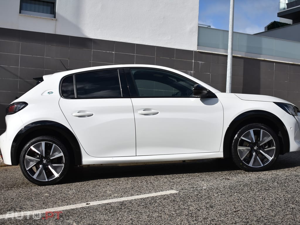 Peugeot E-208 50 kWh GT