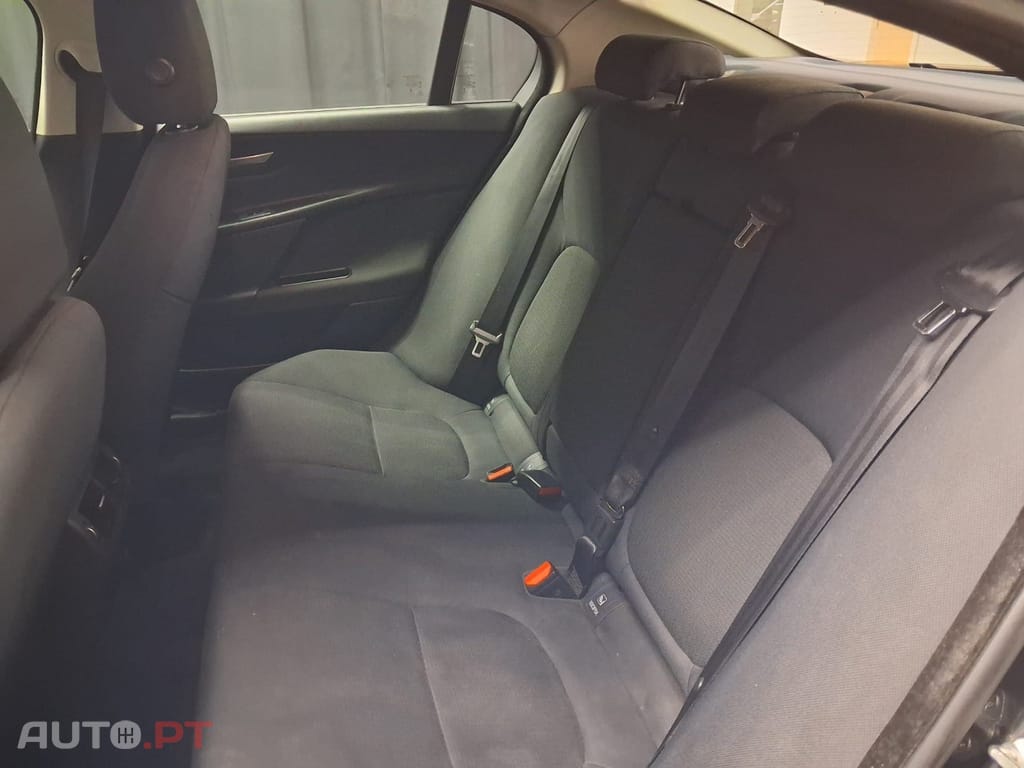 Jaguar XE 2.0 D Prestige Aut.