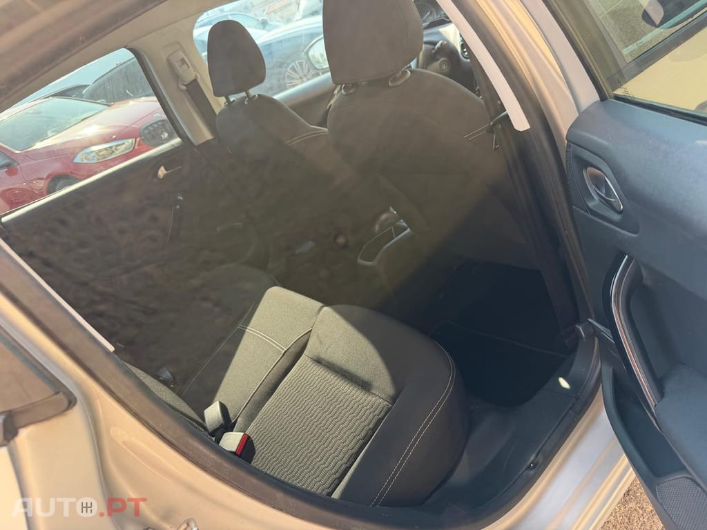 Peugeot 208 1.2 PureTech Signature