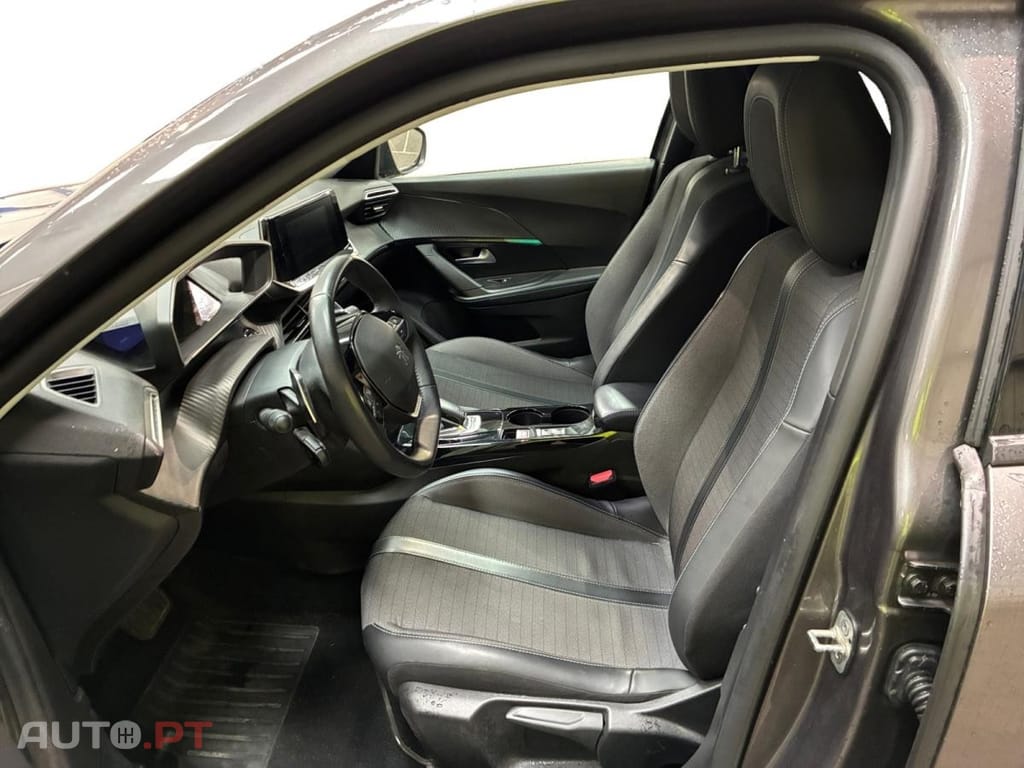 Peugeot 2008 1.5 BlueHDi Allure Pack EAT8