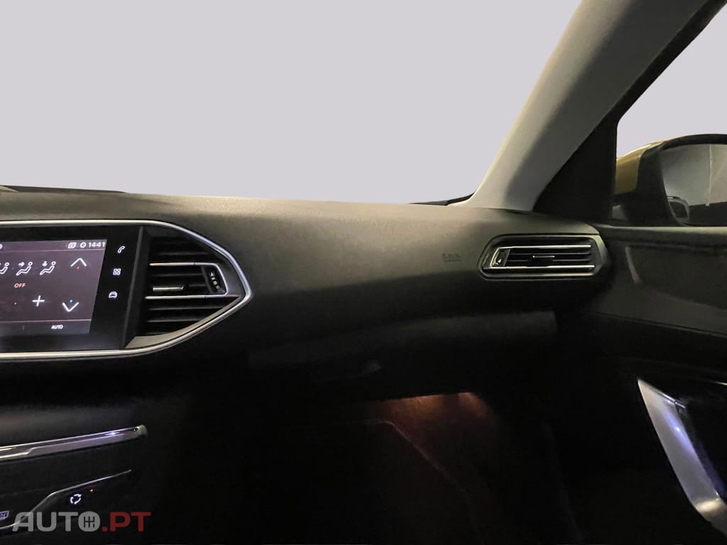 Peugeot 308 SW 1.2 PureTech Allure — fotografia 10