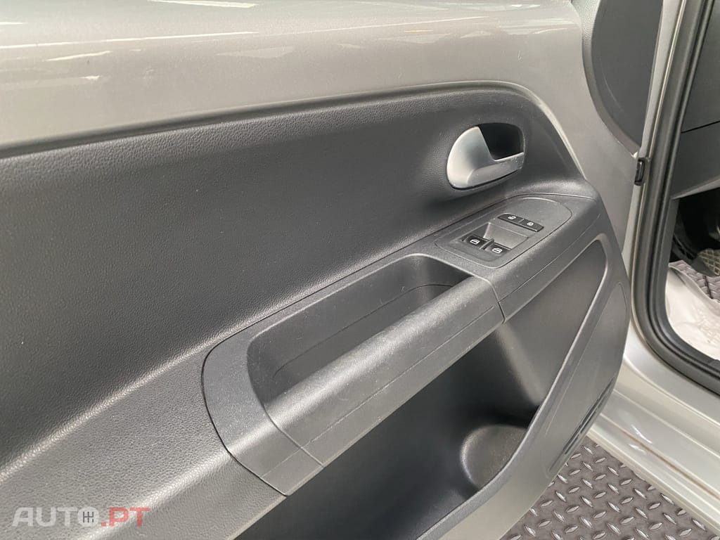 Volkswagen Up! Outro
